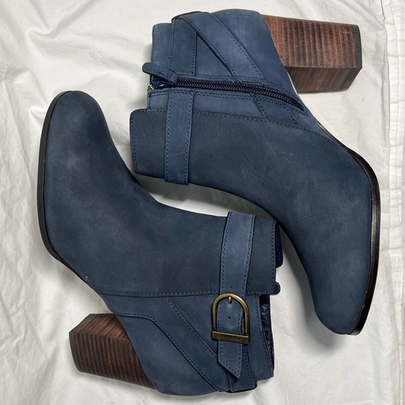 Cole Haan Cassidy Block Heel Bootie Blue Nubuck Leather Ankle Boot Size 8.5 Zip - Picture 2 of 7